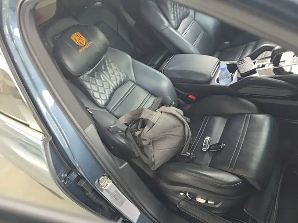 Porsche Cayenne — миниатюра 25