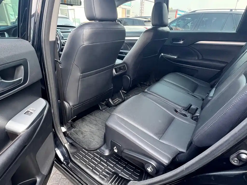 Toyota Highlander — миниатюра 6