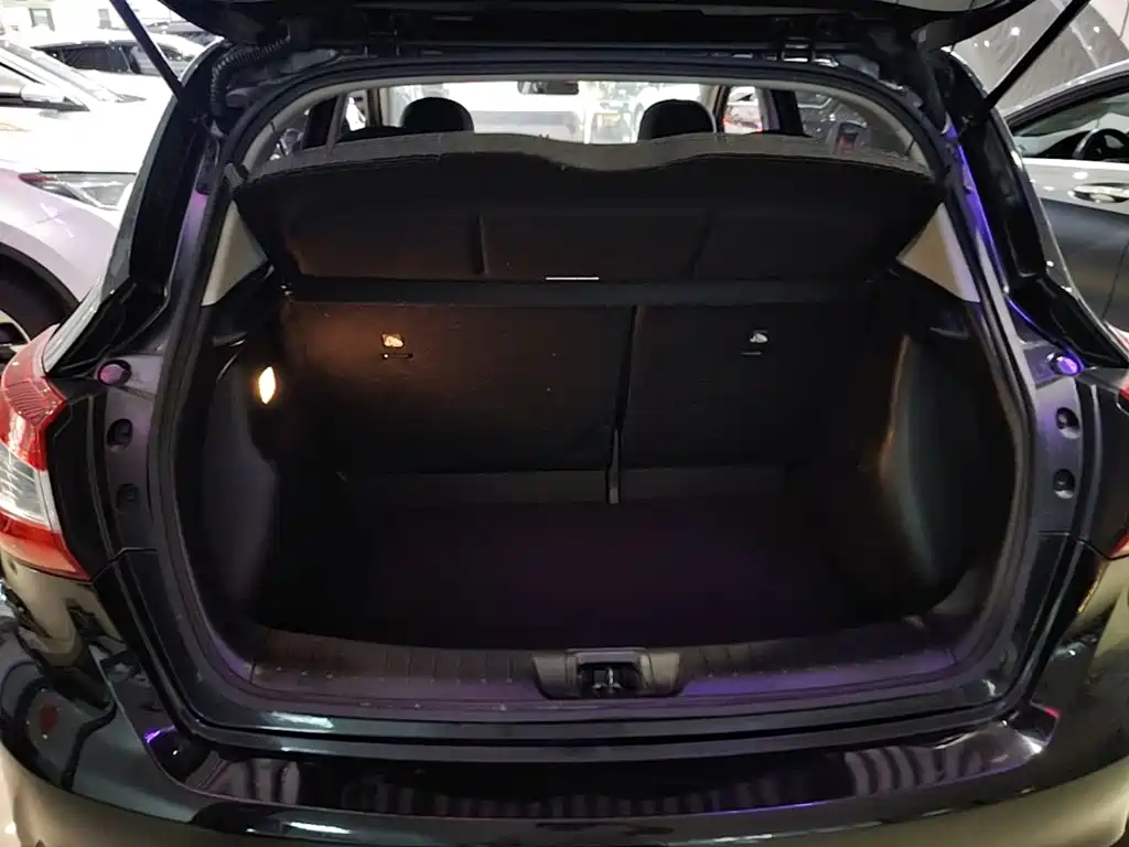 Nissan Tiida — миниатюра 19