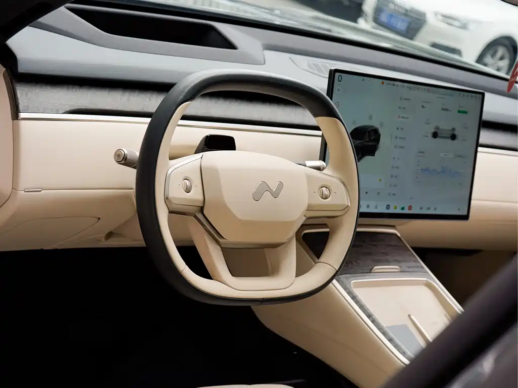 Onvo L90 2025 Ultra мест