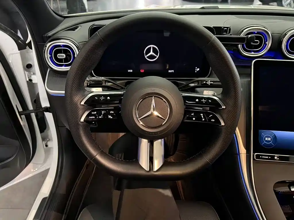 Mercedes-Benz C-Class — миниатюра 11