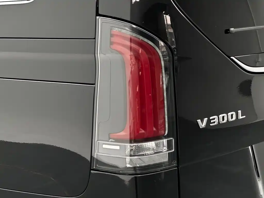 Mercedes-Benz V-Class — миниатюра 31