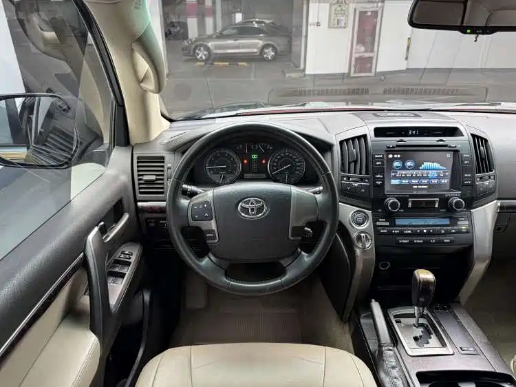 Toyota Land Cruiser — миниатюра 8