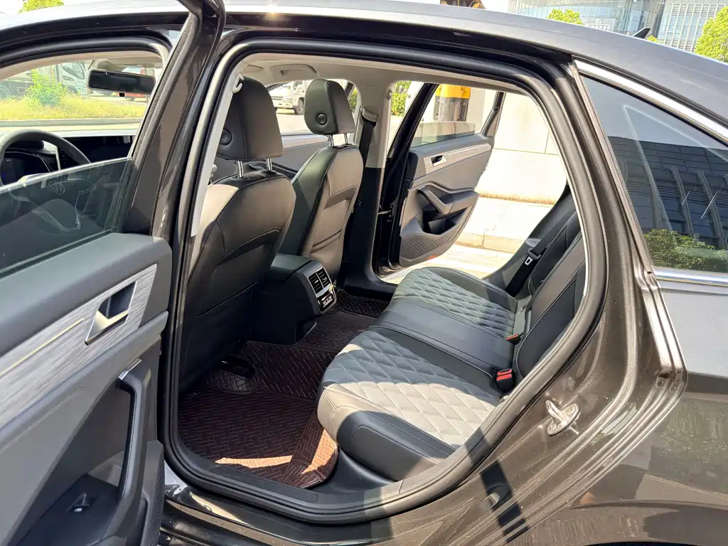 Volkswagen Sagitar — миниатюра 14