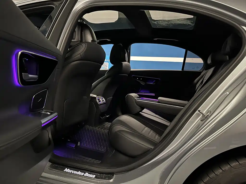 Mercedes-Benz C-Class — миниатюра 12