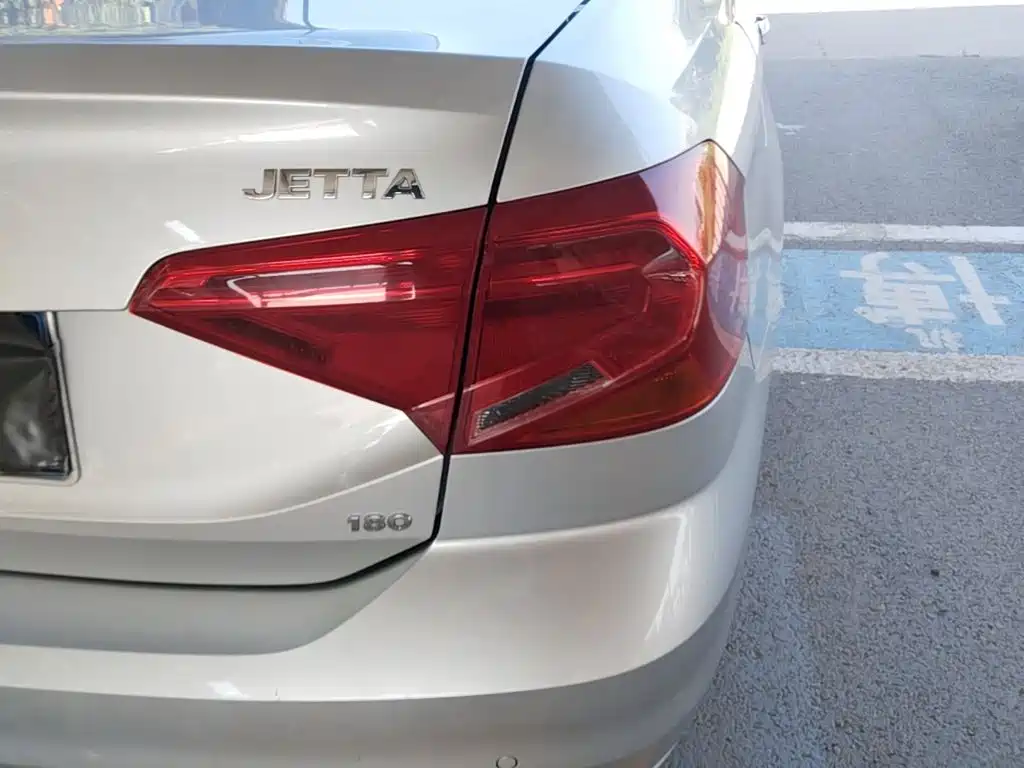 Volkswagen Jetta — миниатюра 8