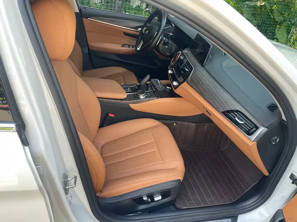 BMW 5 Series — миниатюра 7