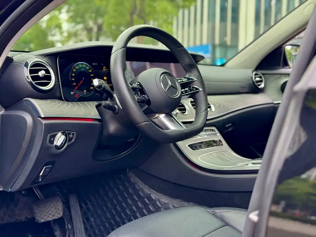 MERCEDES-BENZ E CLASS