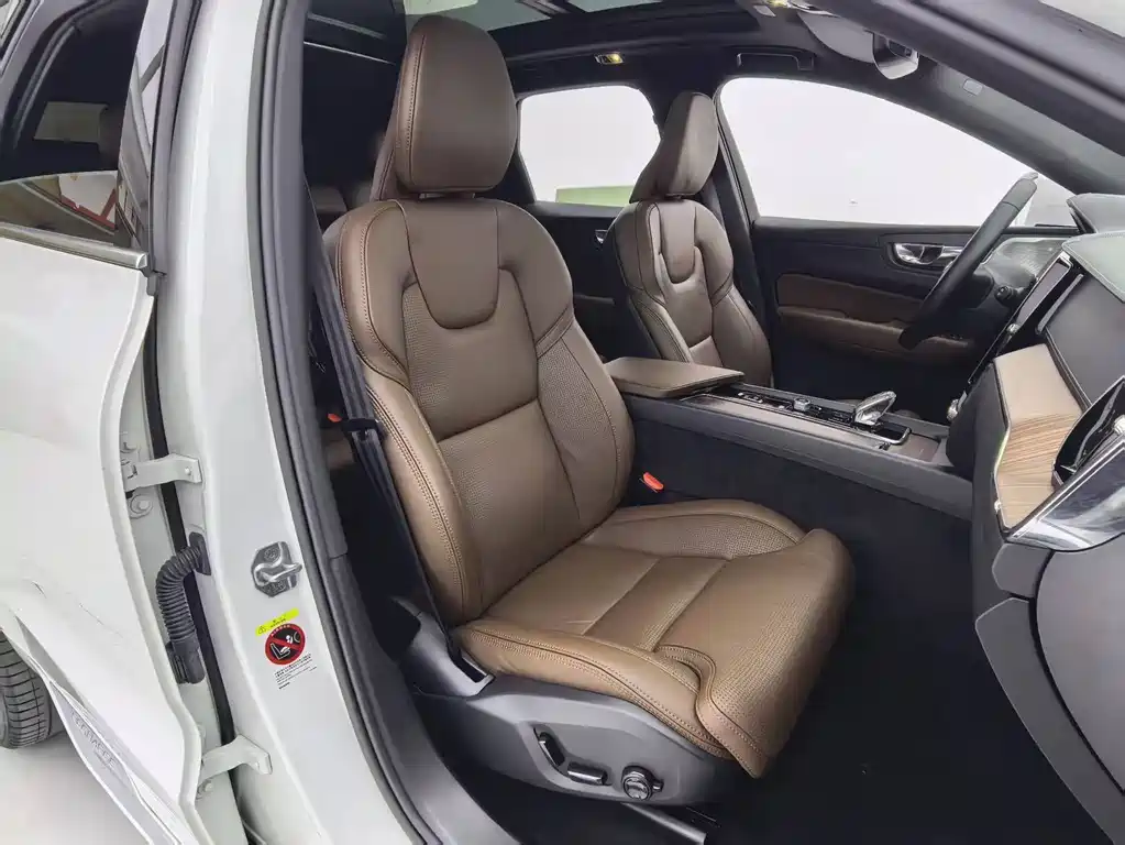 Volvo XC60 PHEV — миниатюра 9