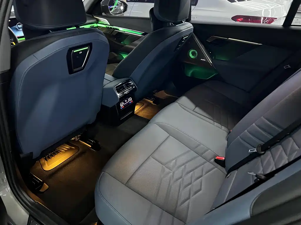 BMW 5 Series — миниатюра 16