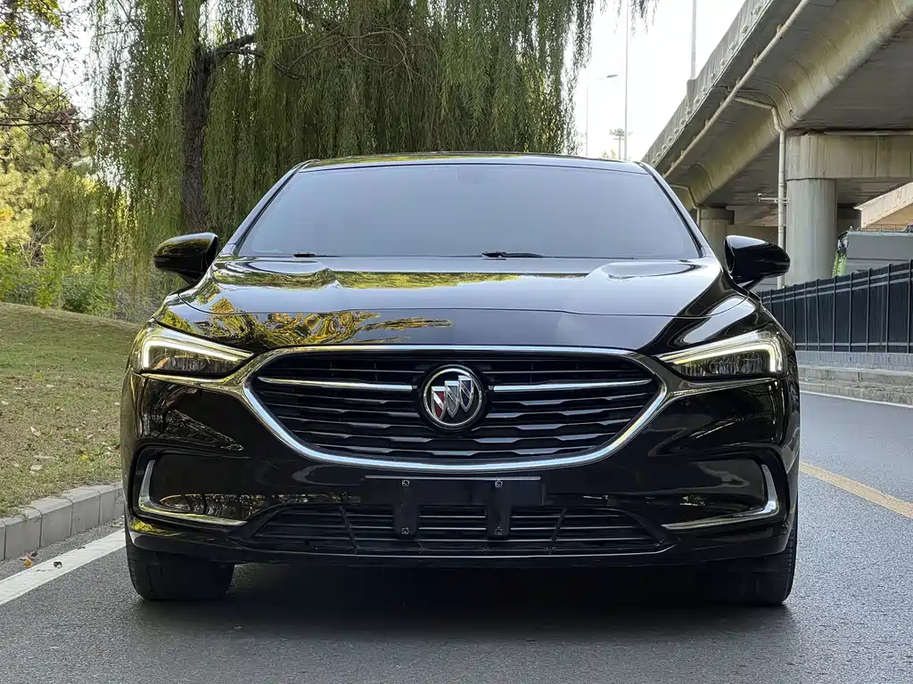 Buick LaCrosse — миниатюра 2