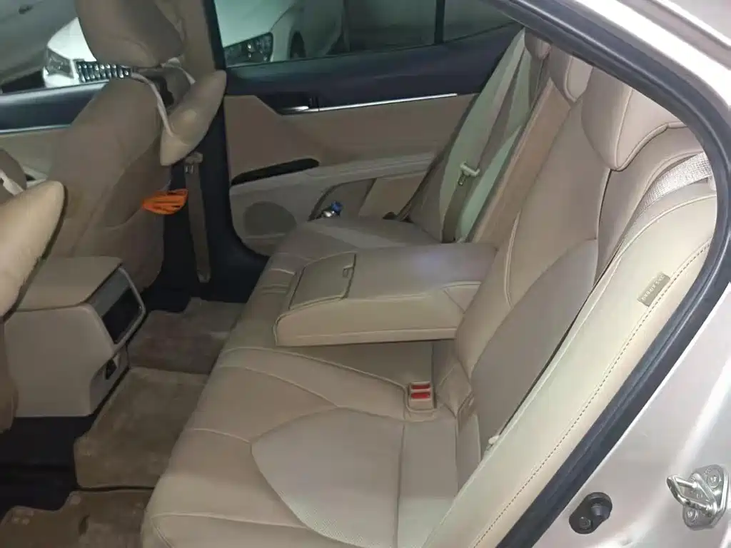 Toyota Camry — миниатюра 4