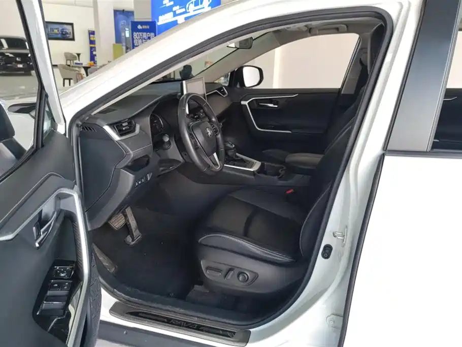 Toyota RAV4 2021 2.0L CVT PLUS