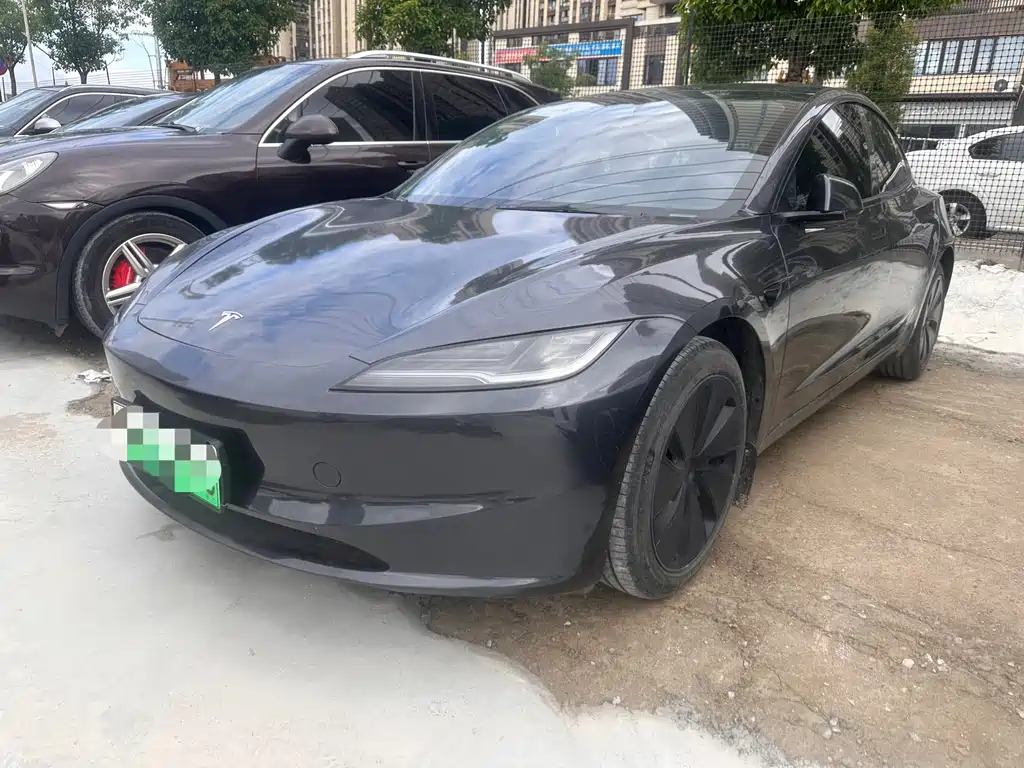 Tesla Model 3 2024