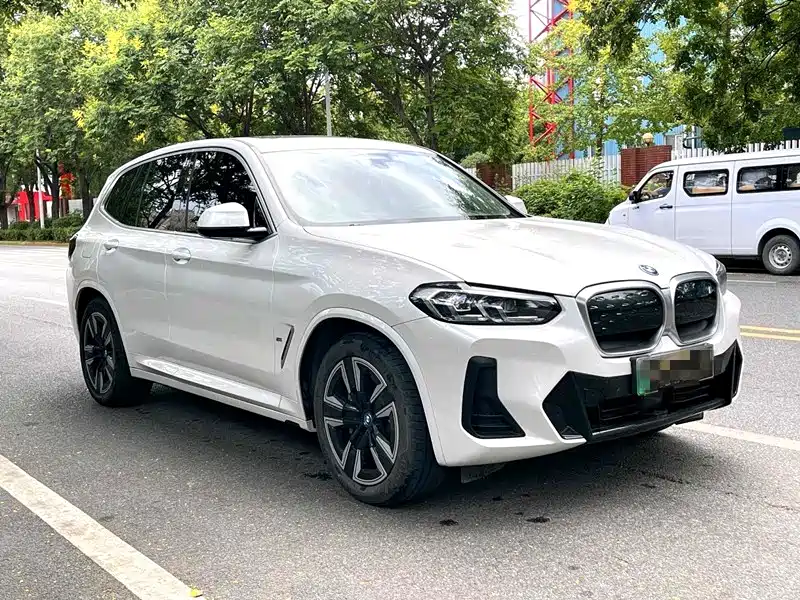 BMW iX3 — миниатюра 2