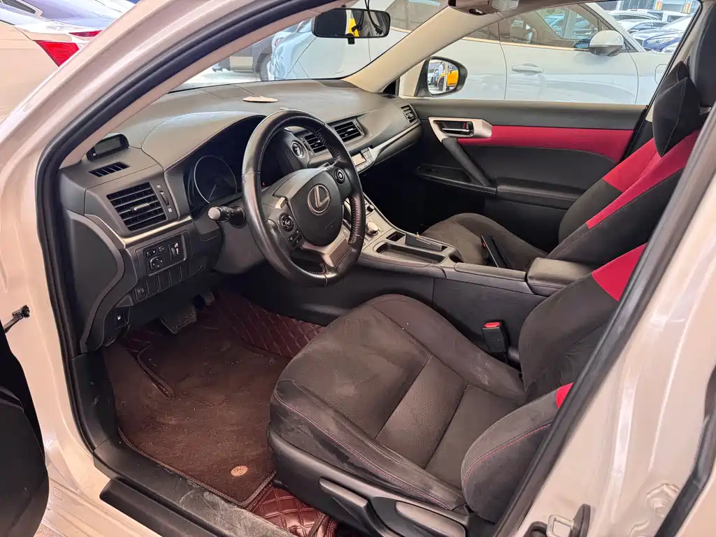 Lexus CT — миниатюра 5