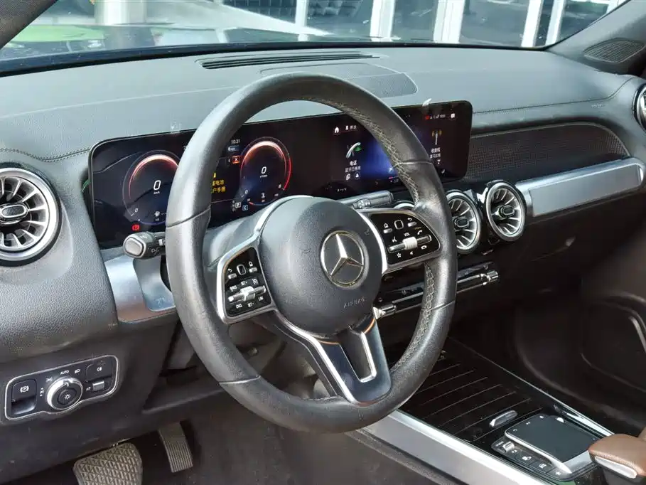 Mercedes-Benz GLB — миниатюра 16