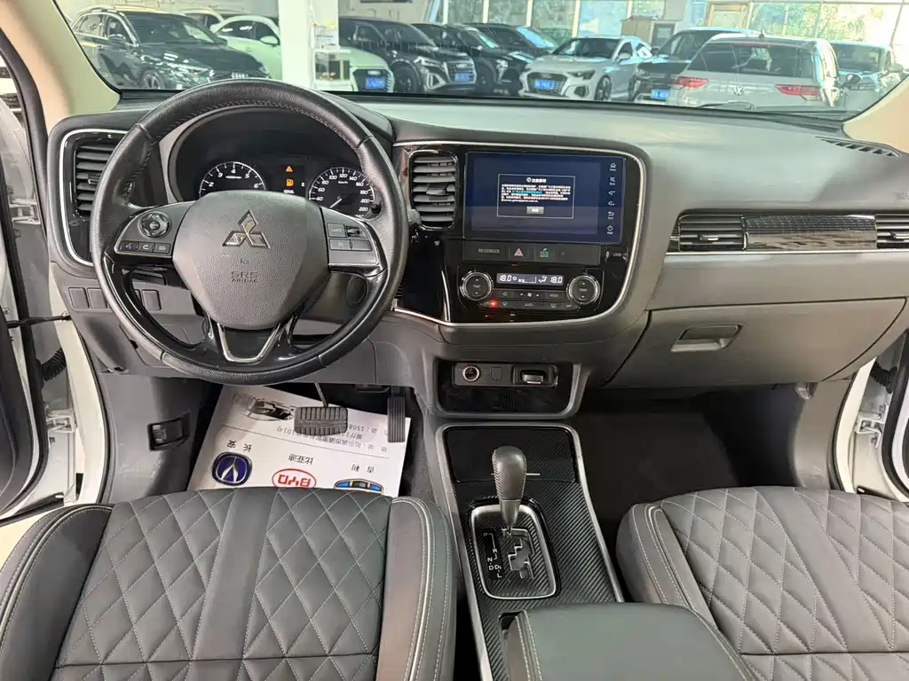 Mitsubishi Outlander — миниатюра 18