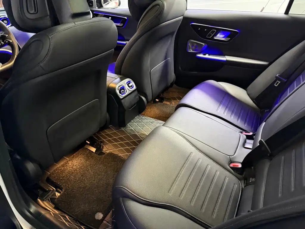 Mercedes-Benz C-Class — миниатюра 11