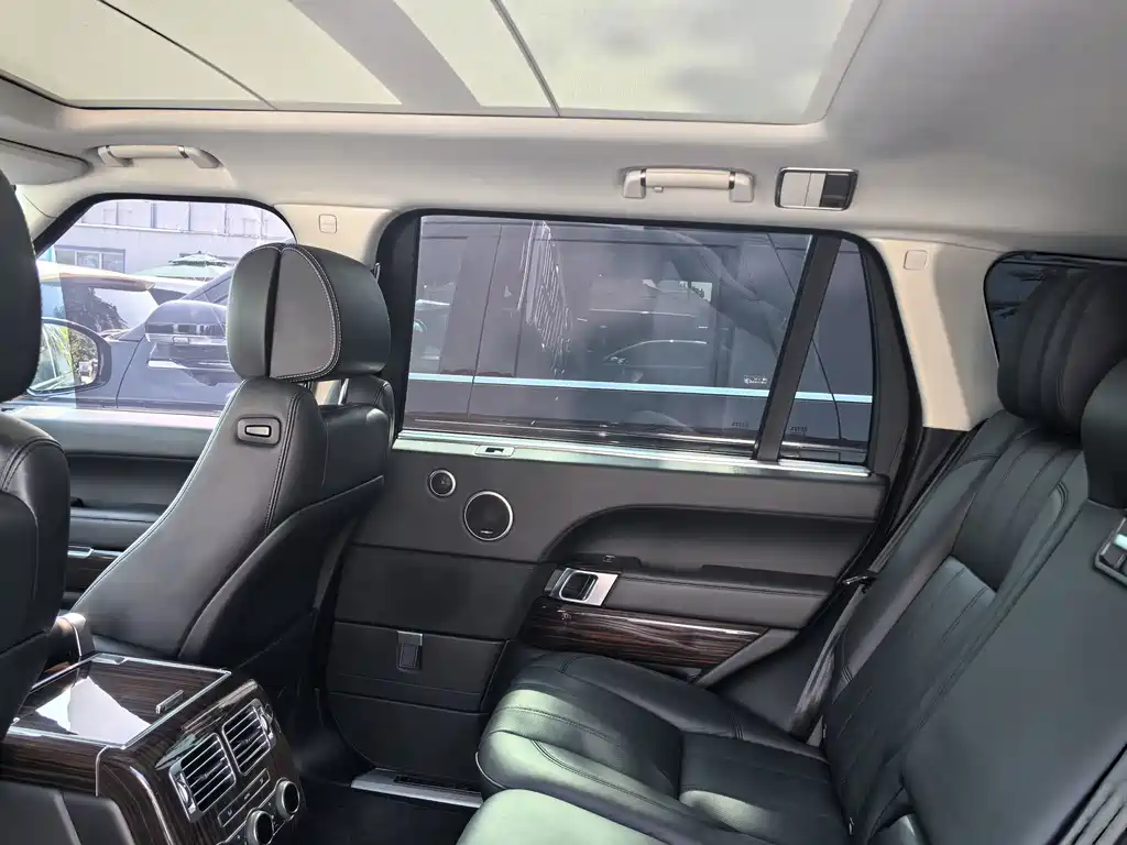 Land Rover Range Rover — миниатюра 13