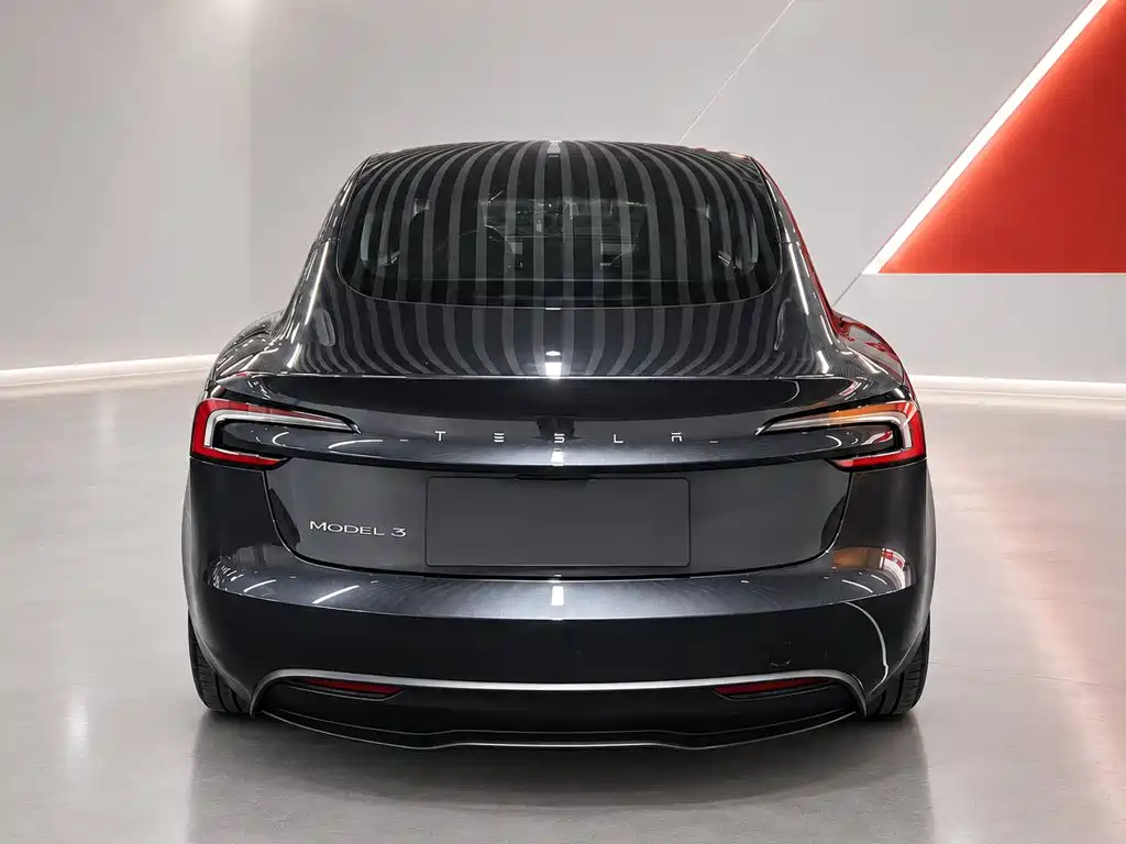 Tesla Model 3 — миниатюра 5