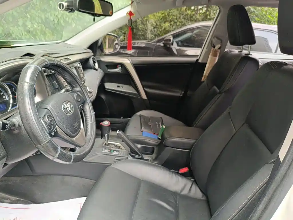 Toyota RAV4 — миниатюра 8