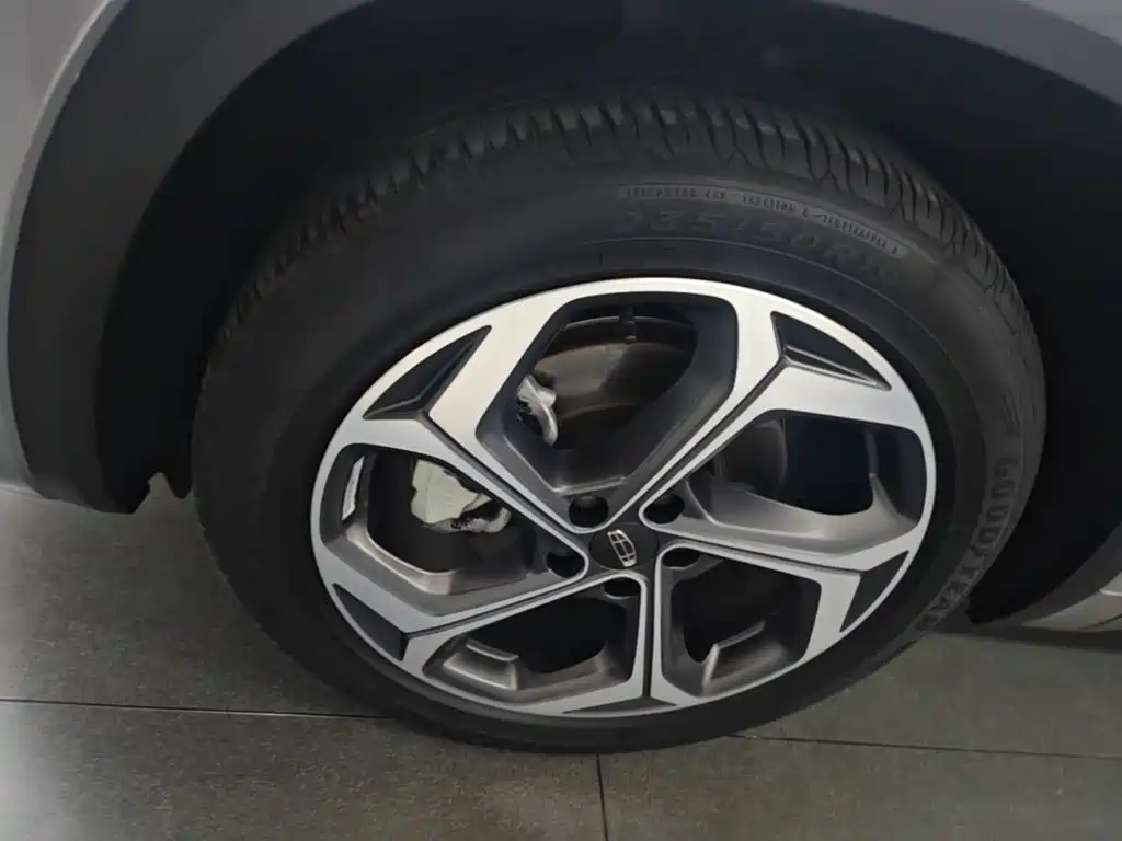 Geely Xingyue L — миниатюра 23