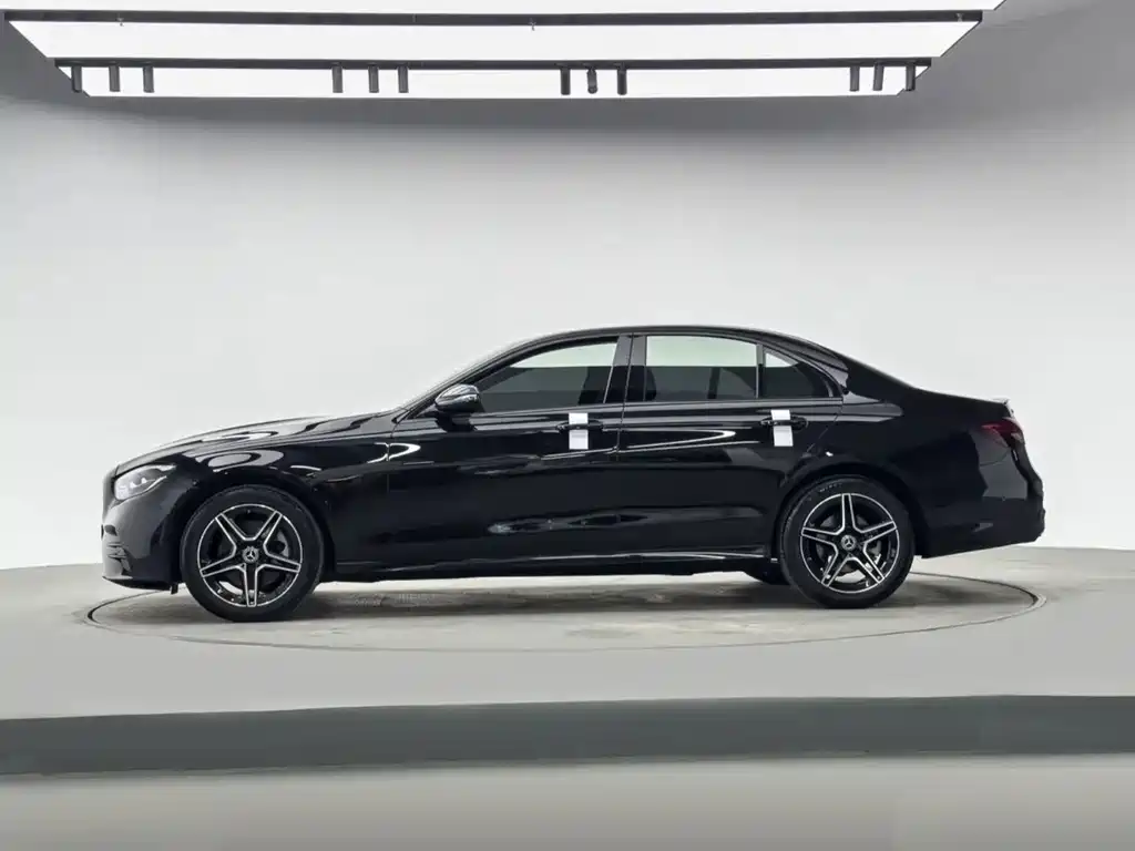Mercedes-Benz E-Class (Import) — миниатюра 4