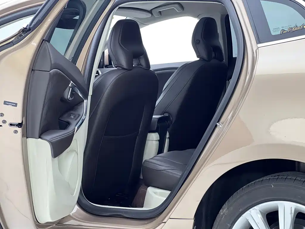 Volvo V40 — миниатюра 6