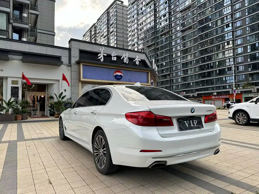 BMW 5 Series — миниатюра 7