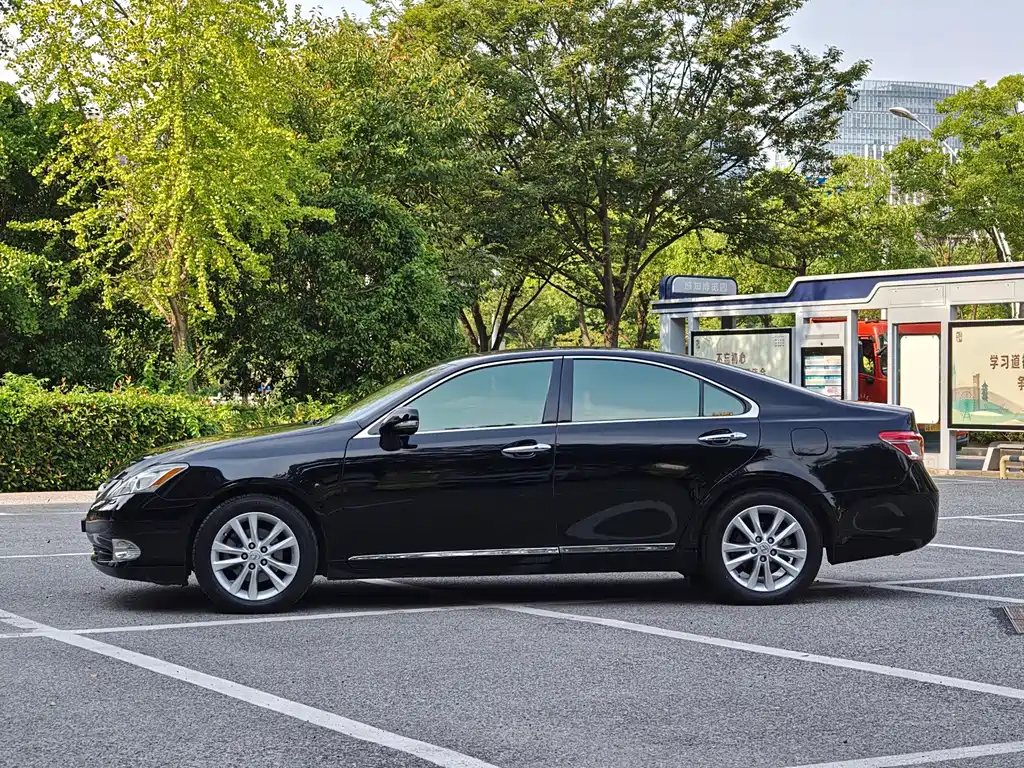 Lexus ES — миниатюра 8