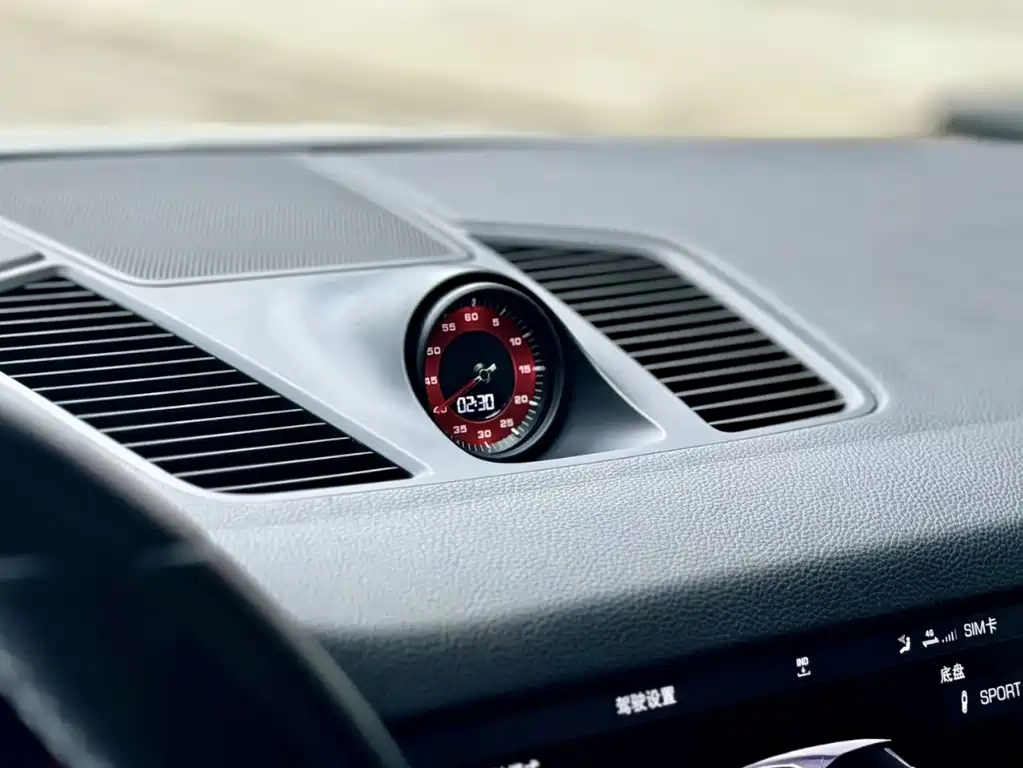 Porsche Cayenne — миниатюра 5