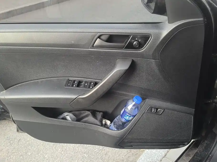 Volkswagen Santana — миниатюра 7