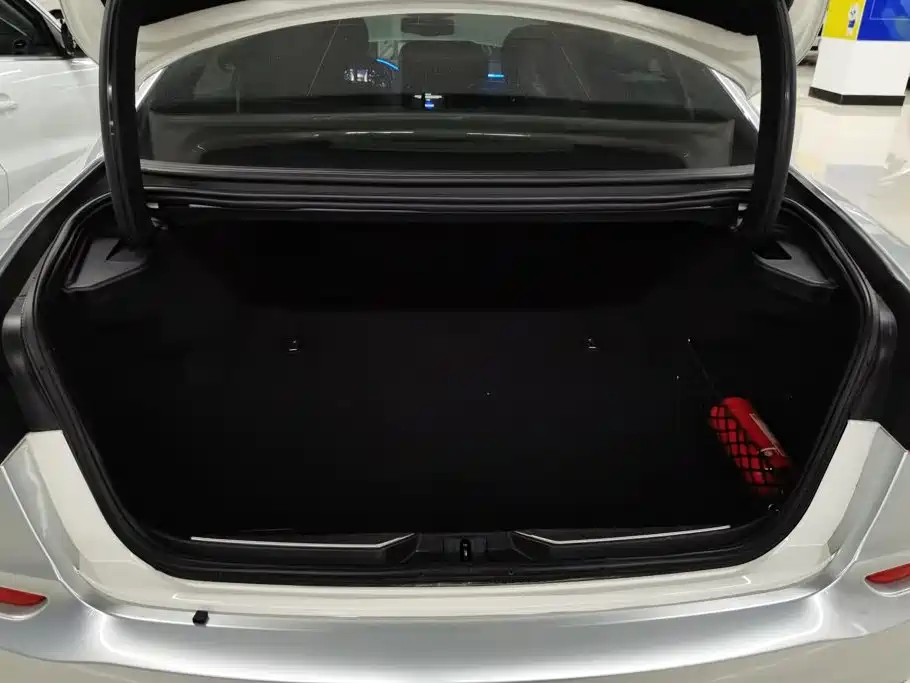 Maserati Quattroporte — миниатюра 4