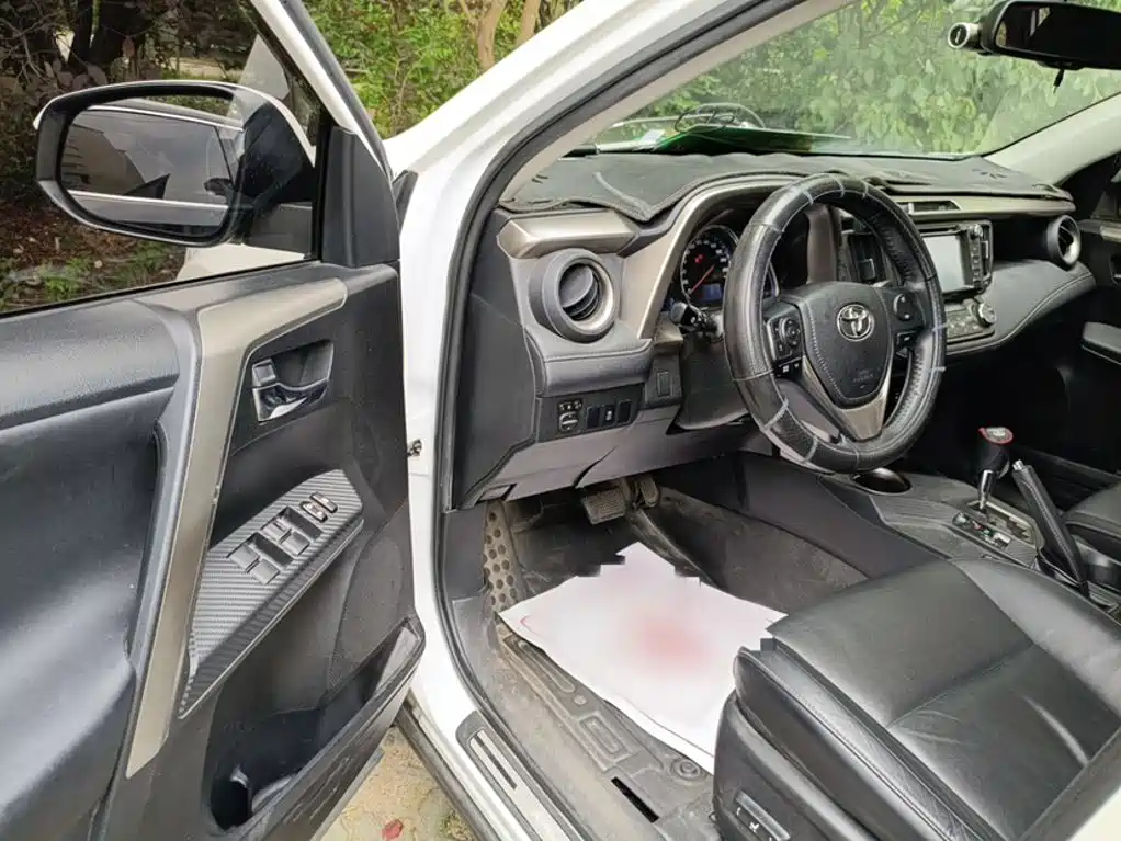 Toyota RAV4 — миниатюра 12