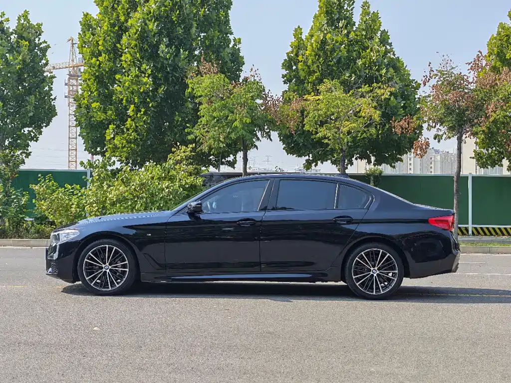 BMW 5 Series — миниатюра 11