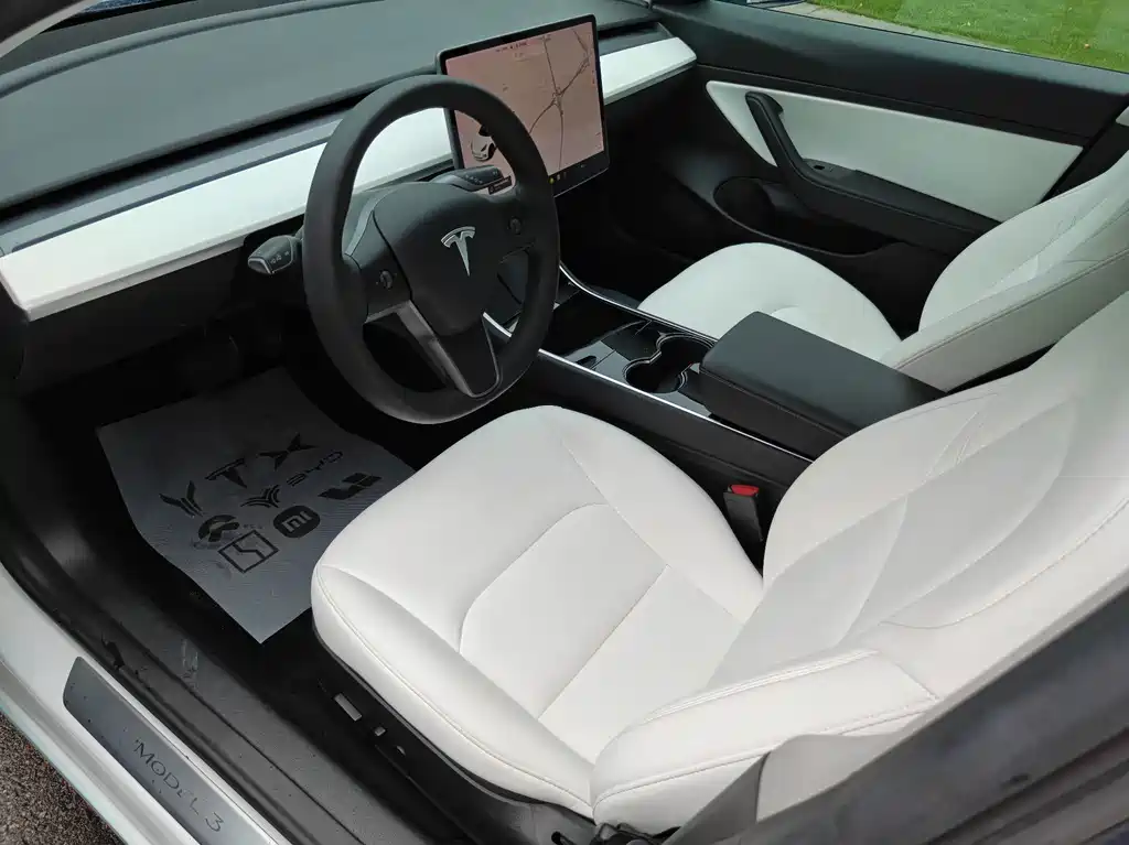 Tesla Model 3 — миниатюра 12