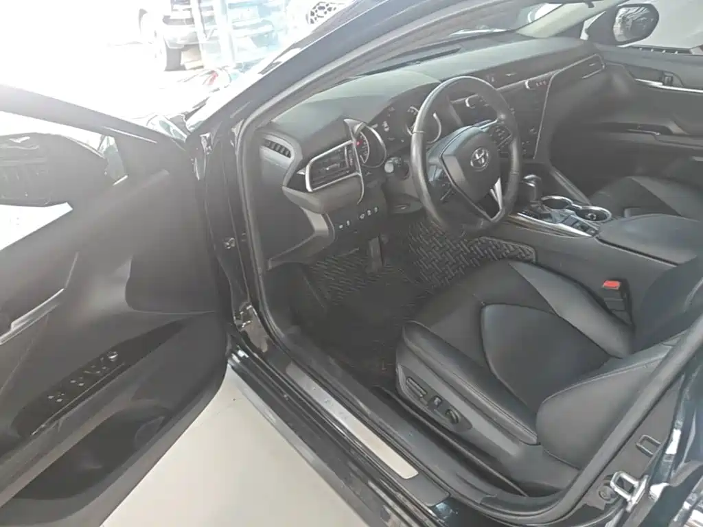 Toyota Camry — миниатюра 16