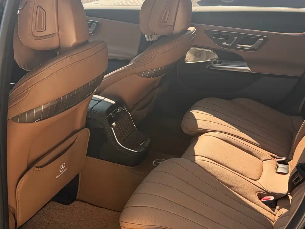 Mercedes-Benz E-Class — миниатюра 6