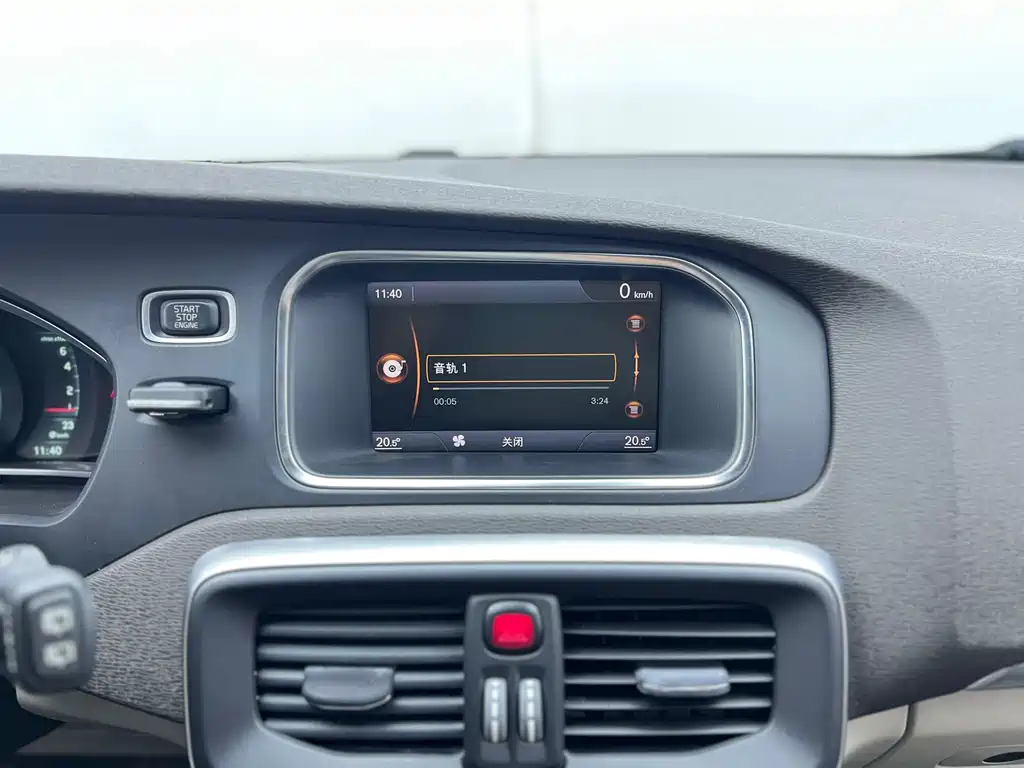Volvo V40 — миниатюра 11