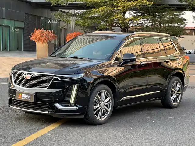 CADILLAC XT6