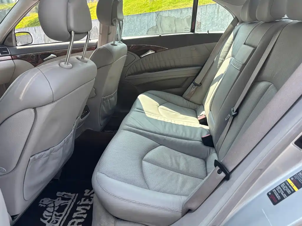 Mercedes-Benz E-Class (Import) — миниатюра 4