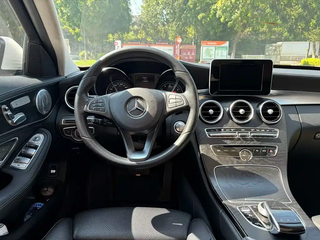 Mercedes-Benz C-Class — миниатюра 6