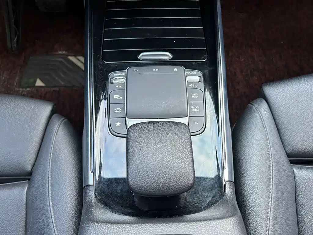 Mercedes-Benz GLB — миниатюра 11