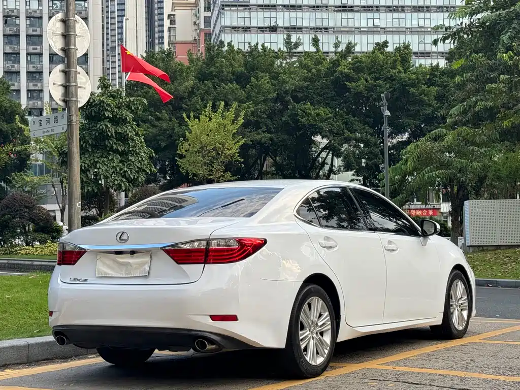 Lexus ES — миниатюра 15