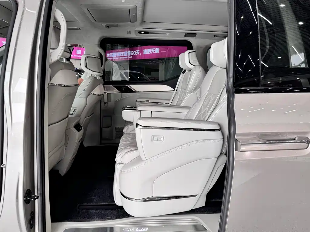 Volvo EM90 — миниатюра 23