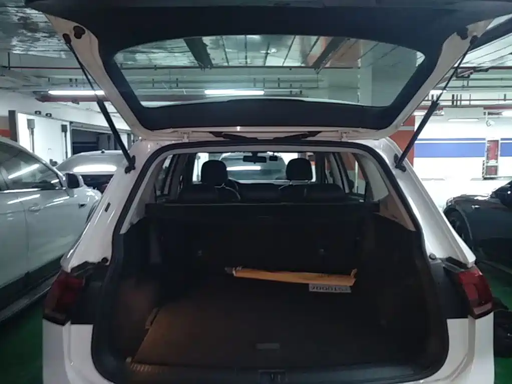Volkswagen Tiguan L — миниатюра 19