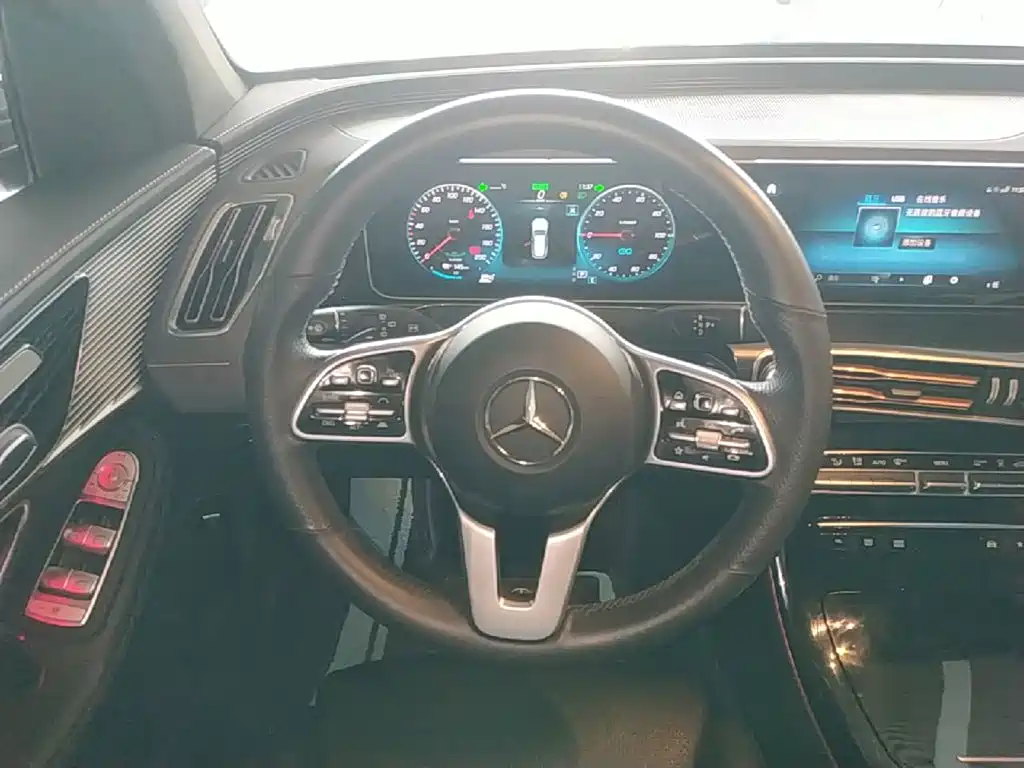 Mercedes-Benz EQC — миниатюра 11