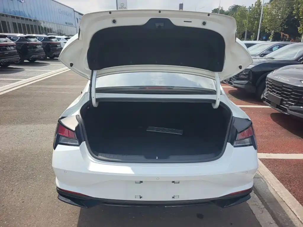 Hyundai Elantra — миниатюра 19