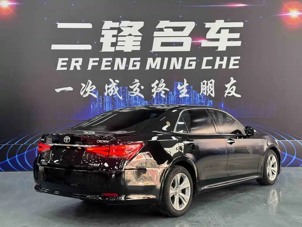 Toyota Crown 2015 2.0T Fashion